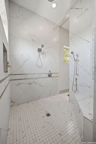 423 TULOROSA RDG, Helotes, TX 78023
