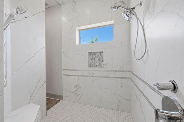 423 TULOROSA RDG, Helotes, TX 78023