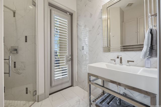 423 TULOROSA RDG, Helotes, TX 78023