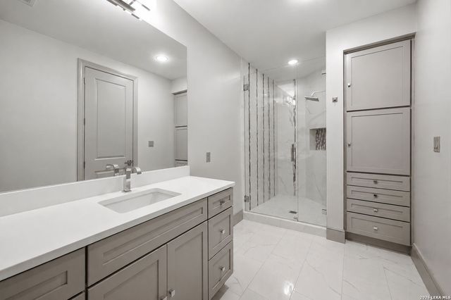 423 TULOROSA RDG, Helotes, TX 78023