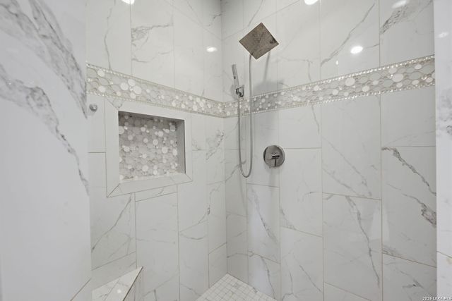 423 TULOROSA RDG, Helotes, TX 78023