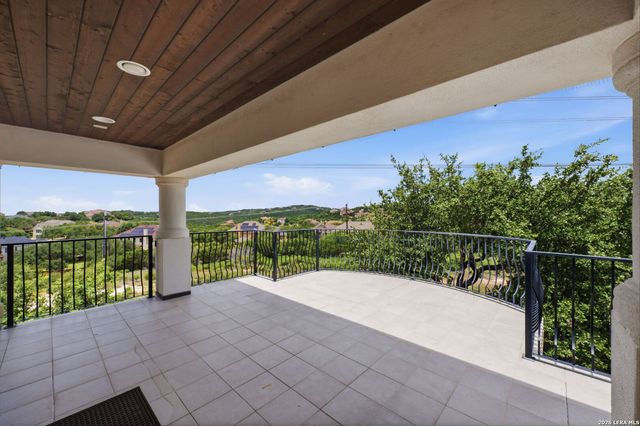 423 TULOROSA RDG, Helotes, TX 78023