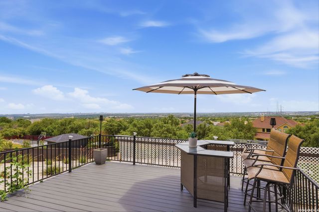 423 TULOROSA RDG, Helotes, TX 78023