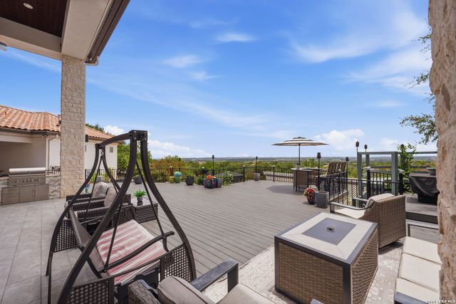 423 TULOROSA RDG, Helotes, TX 78023