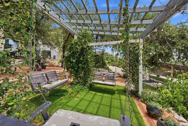 423 TULOROSA RDG, Helotes, TX 78023