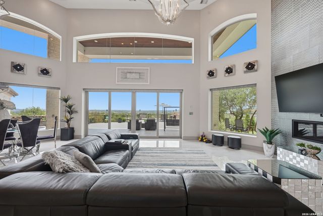 423 TULOROSA RDG, Helotes, TX 78023