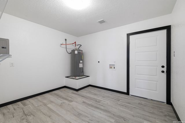 2484 County Road 120, Floresville, TX 78114