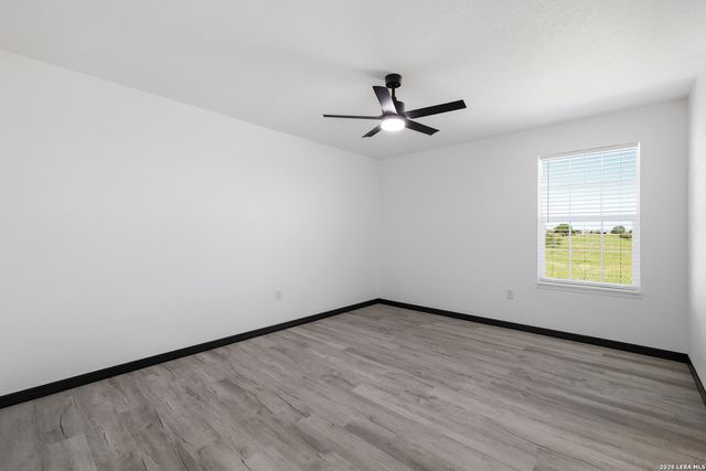 2484 County Road 120, Floresville, TX 78114