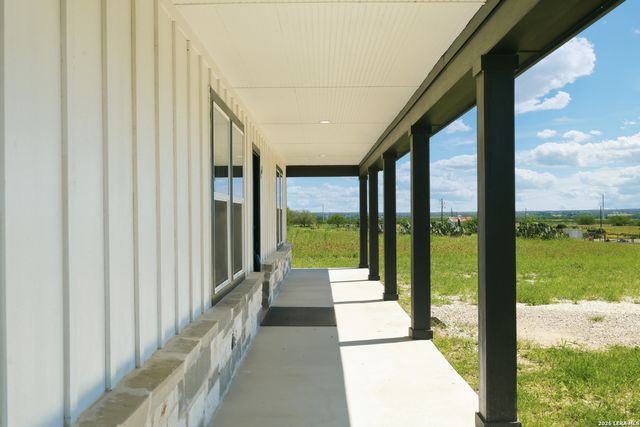 2484 County Road 120, Floresville, TX 78114