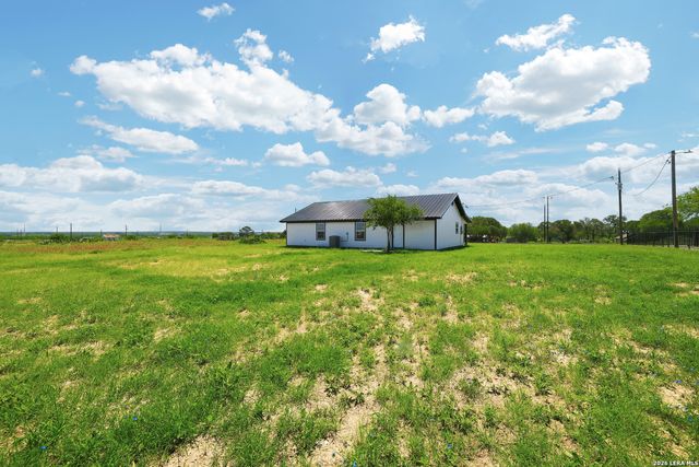 2484 County Road 120, Floresville, TX 78114