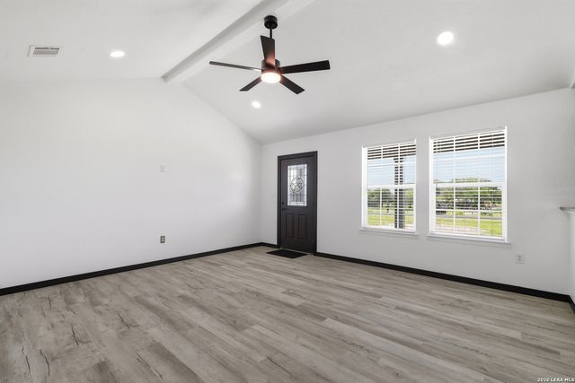 2484 County Road 120, Floresville, TX 78114