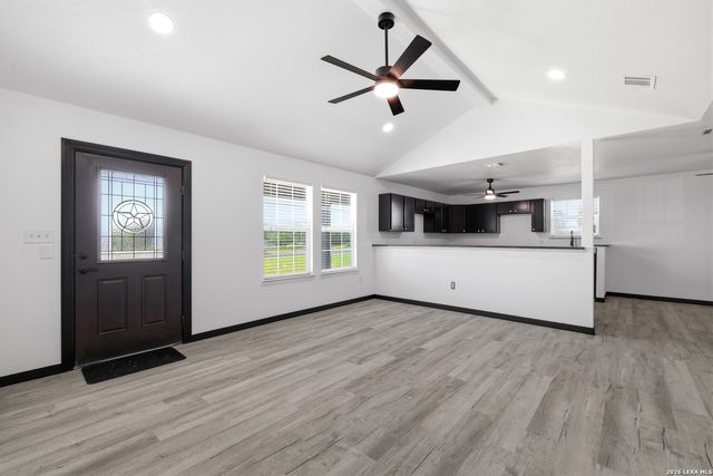 2484 County Road 120, Floresville, TX 78114