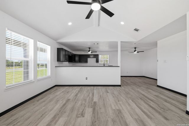 2484 County Road 120, Floresville, TX 78114