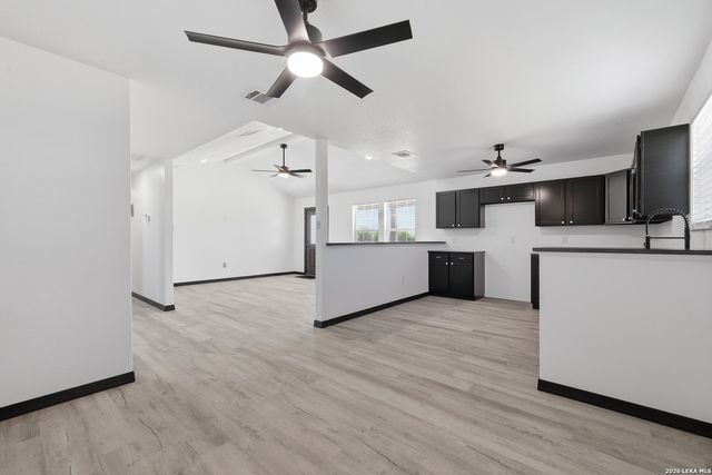 2484 County Road 120, Floresville, TX 78114
