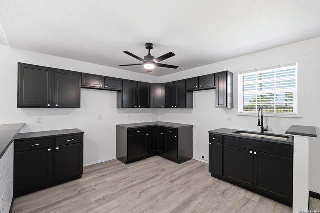 2484 County Road 120, Floresville, TX 78114