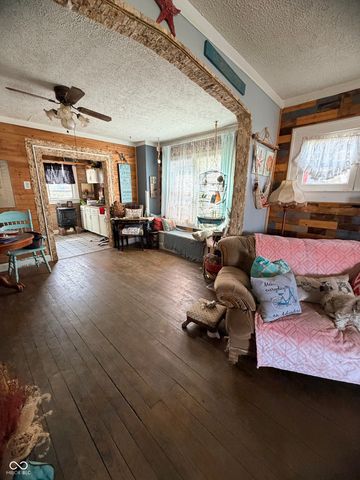 109 E Washington Street, Mooresville, IN 46158