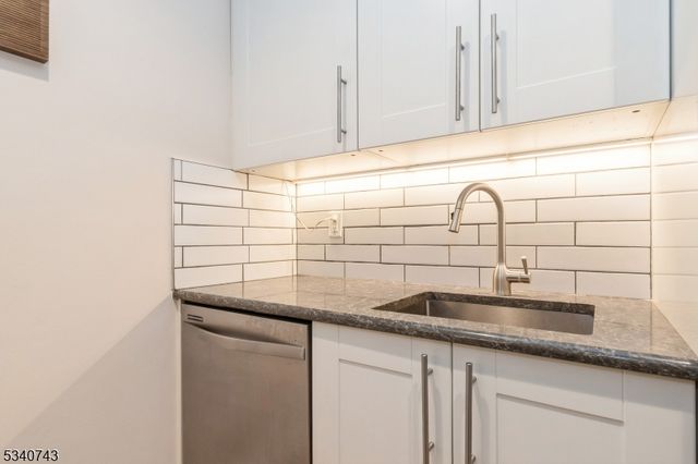 103 Woodcrest Dr, Morris Twp., NJ 07960
