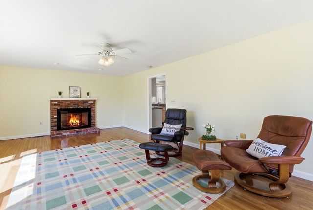 148 Bracken Dr, Marlborough, MA 01752