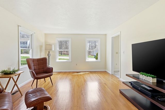 148 Bracken Dr, Marlborough, MA 01752