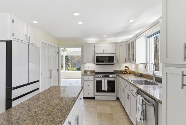 148 Bracken Dr, Marlborough, MA 01752