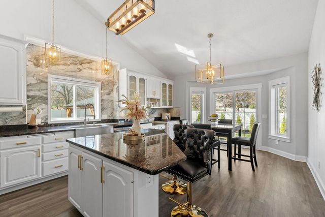 9154 Edinburgh Lane, Woodbury, MN 55125