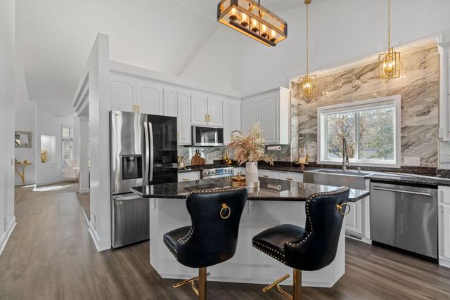 9154 Edinburgh Lane, Woodbury, MN 55125