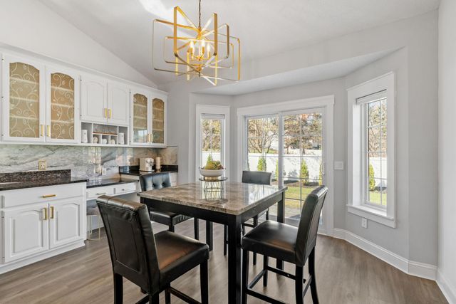 9154 Edinburgh Lane, Woodbury, MN 55125