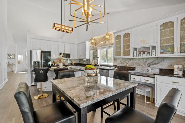 9154 Edinburgh Lane, Woodbury, MN 55125