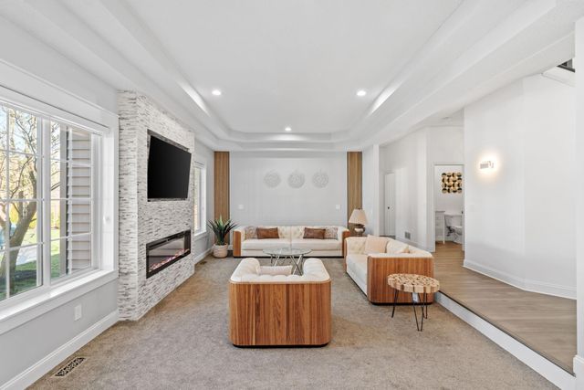 9154 Edinburgh Lane, Woodbury, MN 55125