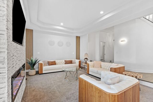 9154 Edinburgh Lane, Woodbury, MN 55125