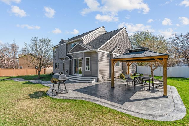 9154 Edinburgh Lane, Woodbury, MN 55125