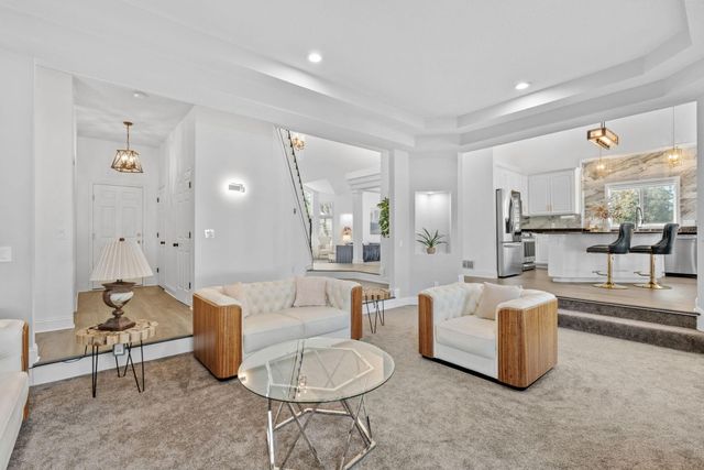 9154 Edinburgh Lane, Woodbury, MN 55125