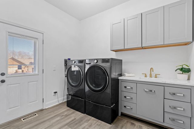 9154 Edinburgh Lane, Woodbury, MN 55125