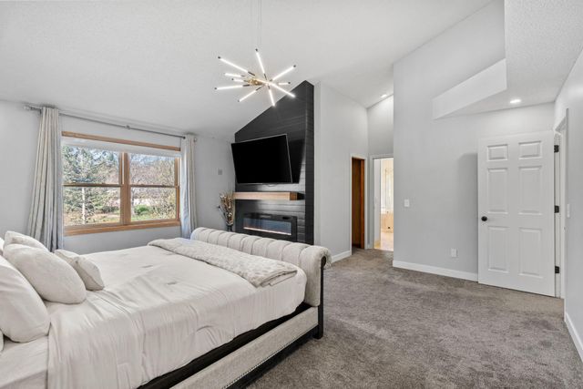 9154 Edinburgh Lane, Woodbury, MN 55125