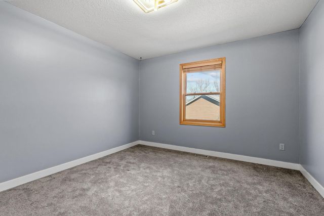 9154 Edinburgh Lane, Woodbury, MN 55125