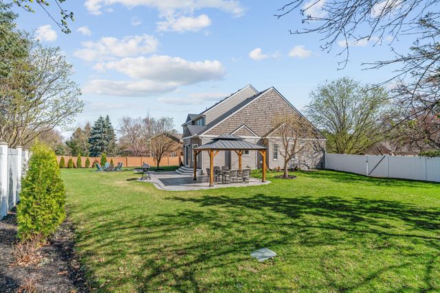 9154 Edinburgh Lane, Woodbury, MN 55125