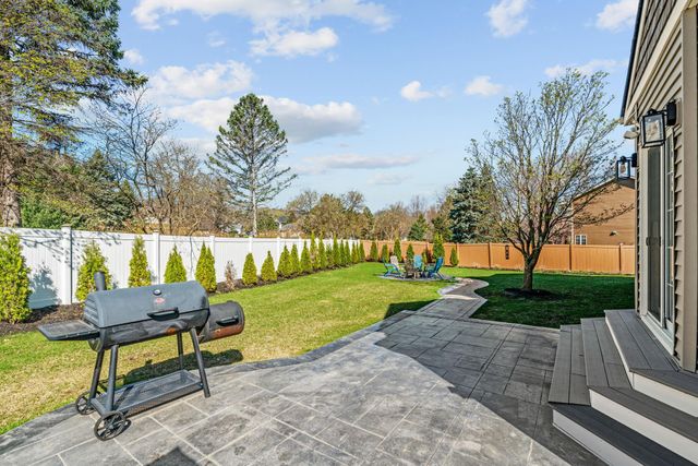 9154 Edinburgh Lane, Woodbury, MN 55125