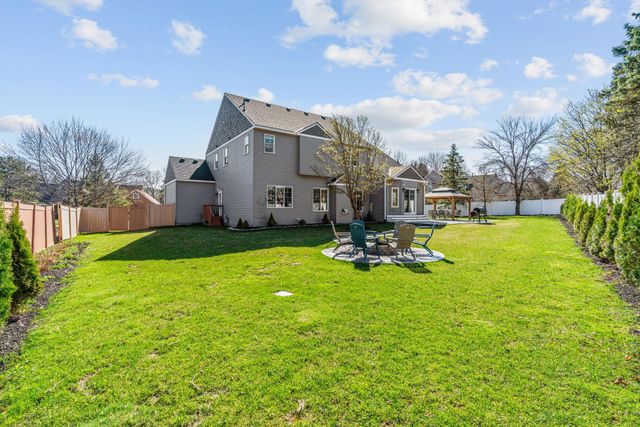 9154 Edinburgh Lane, Woodbury, MN 55125