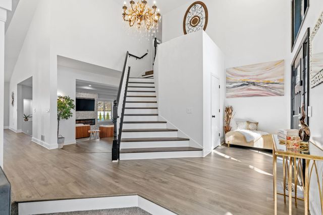 9154 Edinburgh Lane, Woodbury, MN 55125