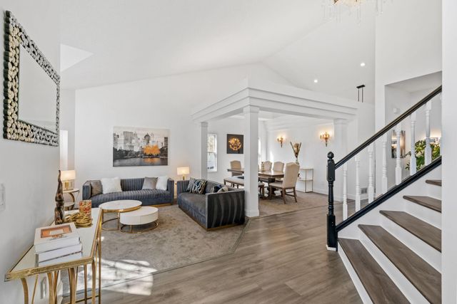 9154 Edinburgh Lane, Woodbury, MN 55125