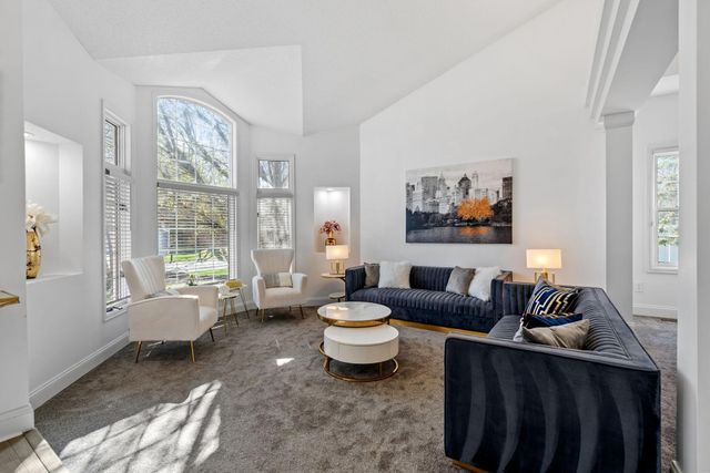 9154 Edinburgh Lane, Woodbury, MN 55125