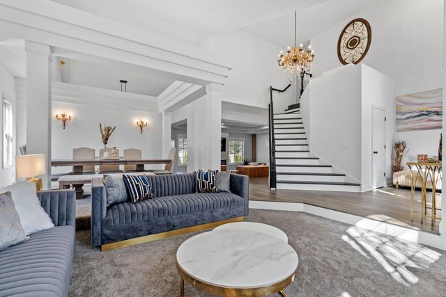 9154 Edinburgh Lane, Woodbury, MN 55125