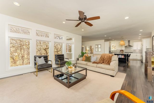 9004 E Black Walnut Cir Circle, Sioux Falls, SD 57110