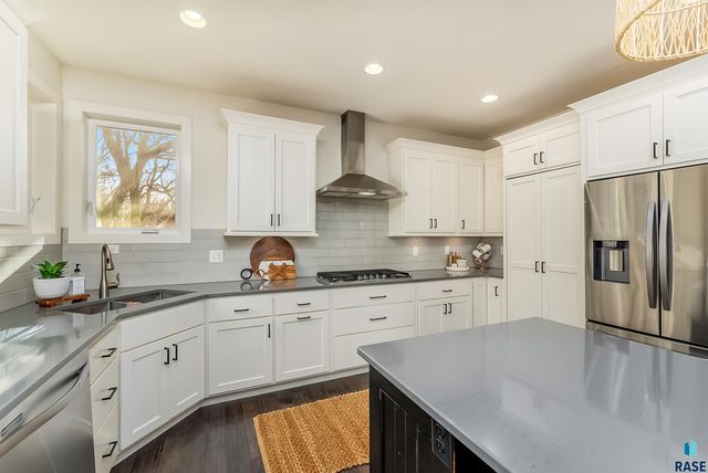 9004 E Black Walnut Cir Circle, Sioux Falls, SD 57110