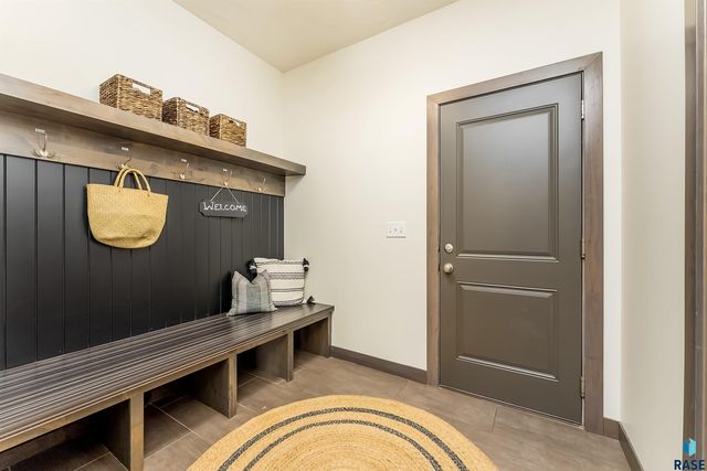 9004 E Black Walnut Cir Circle, Sioux Falls, SD 57110