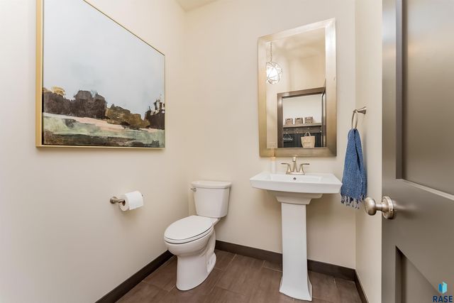 9004 E Black Walnut Cir Circle, Sioux Falls, SD 57110