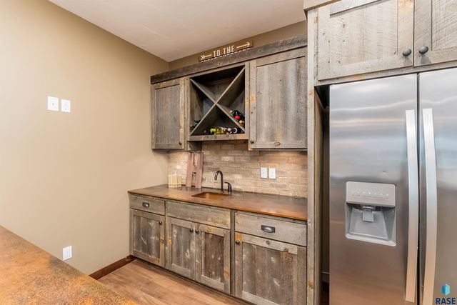 9004 E Black Walnut Cir Circle, Sioux Falls, SD 57110