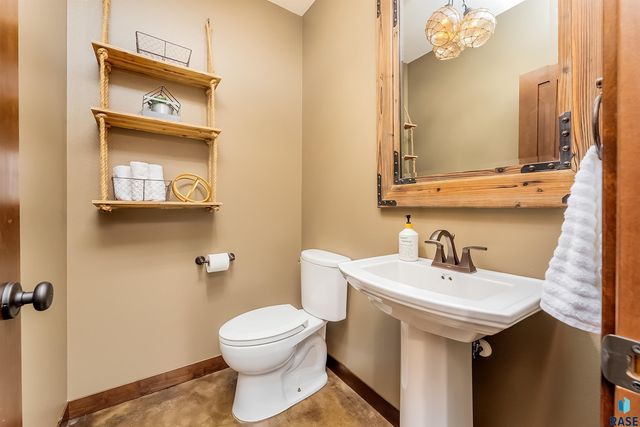 9004 E Black Walnut Cir Circle, Sioux Falls, SD 57110