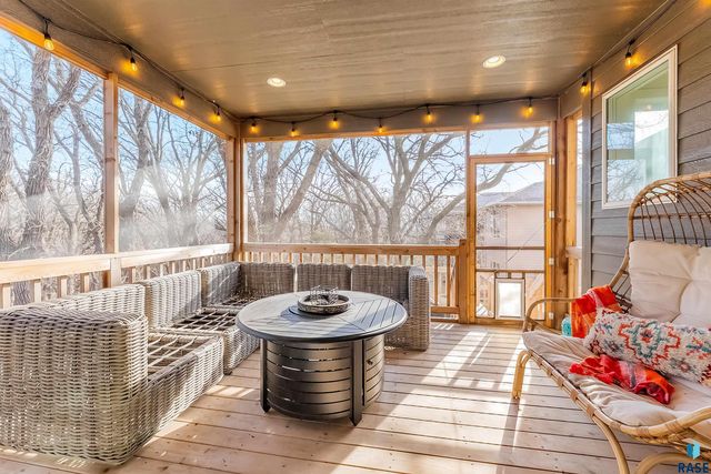 9004 E Black Walnut Cir Circle, Sioux Falls, SD 57110