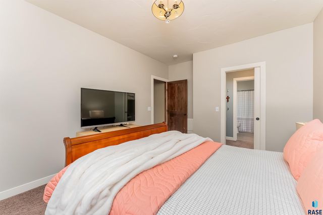 9004 E Black Walnut Cir Circle, Sioux Falls, SD 57110